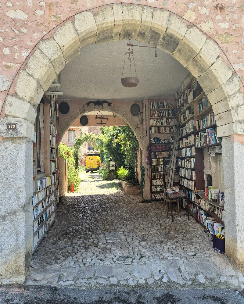 Délivrez - Boite à livres (Bédoin, France)