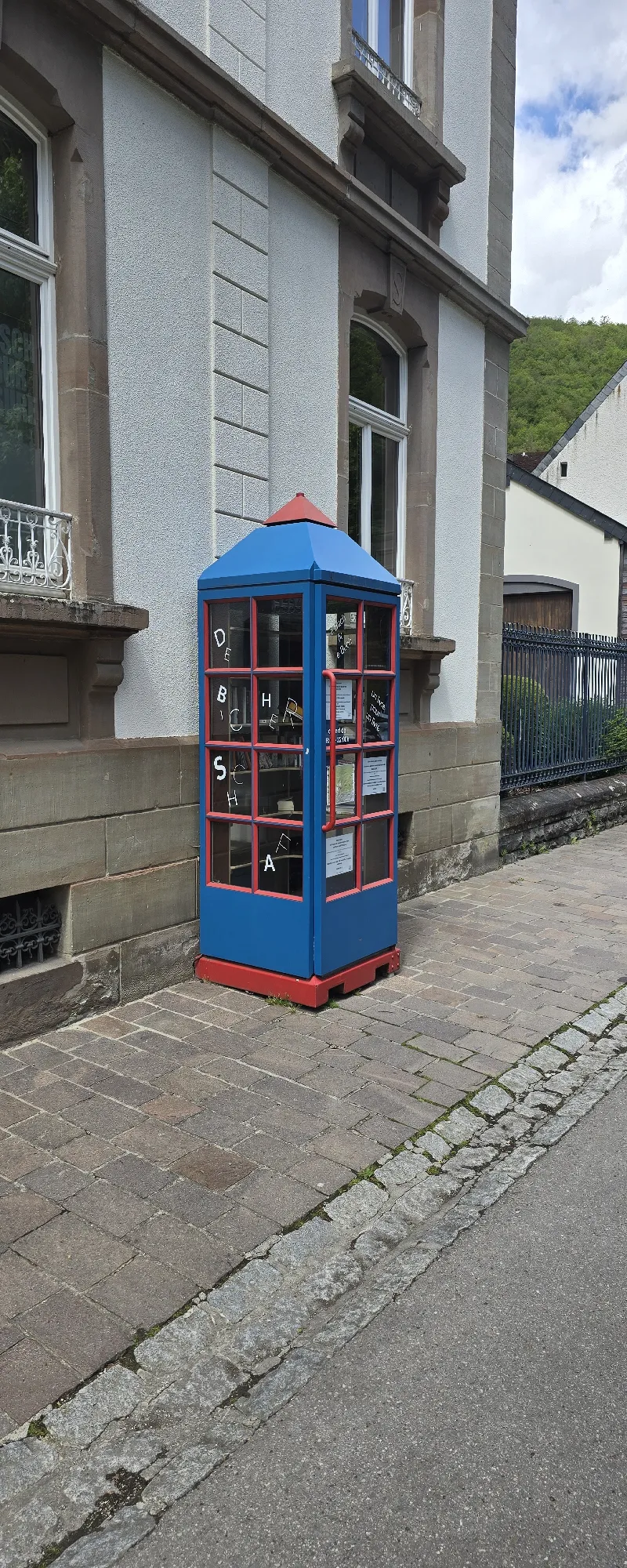 Délivrez - Boite à livres (Esch-sur-Sûre, Luxembourg)