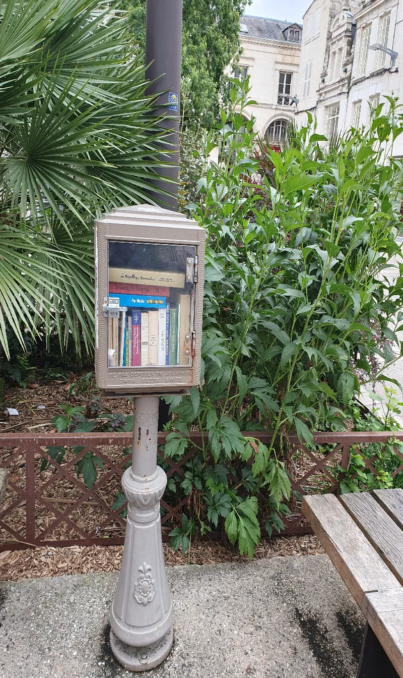 Delivrez - Free Library (Niort, France)