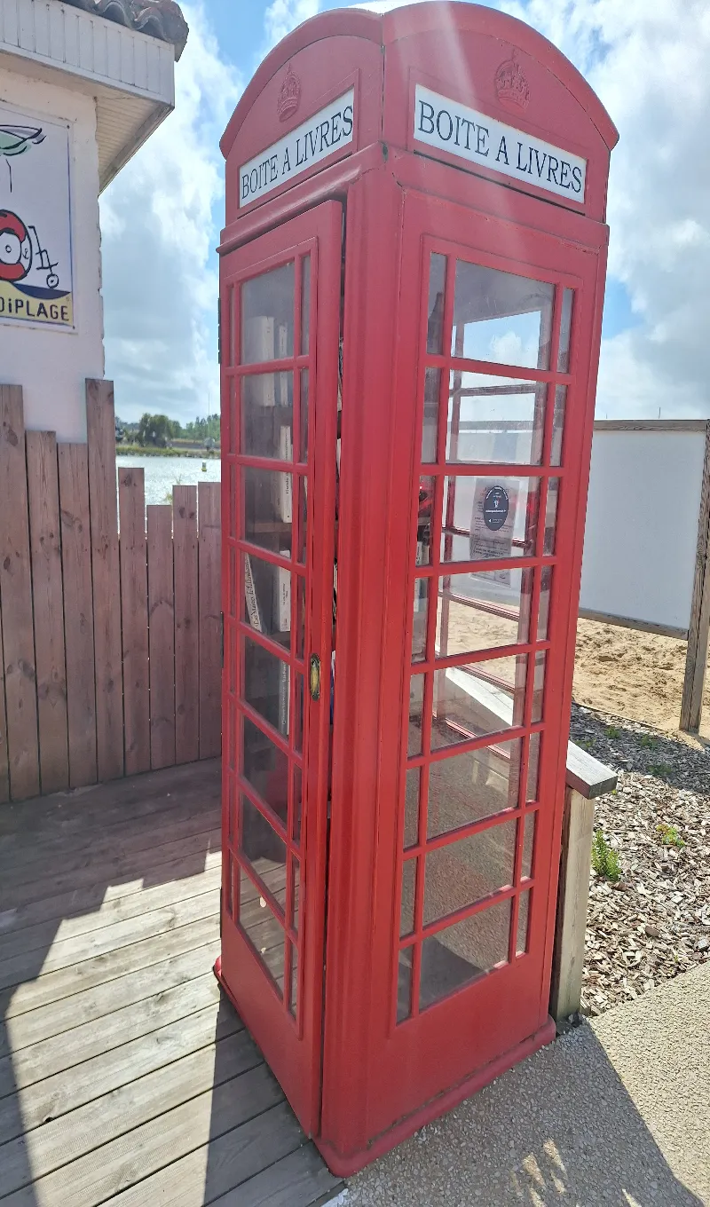 Delivrez - Free Library (L'Aiguillon-la-Presqu'île, France)