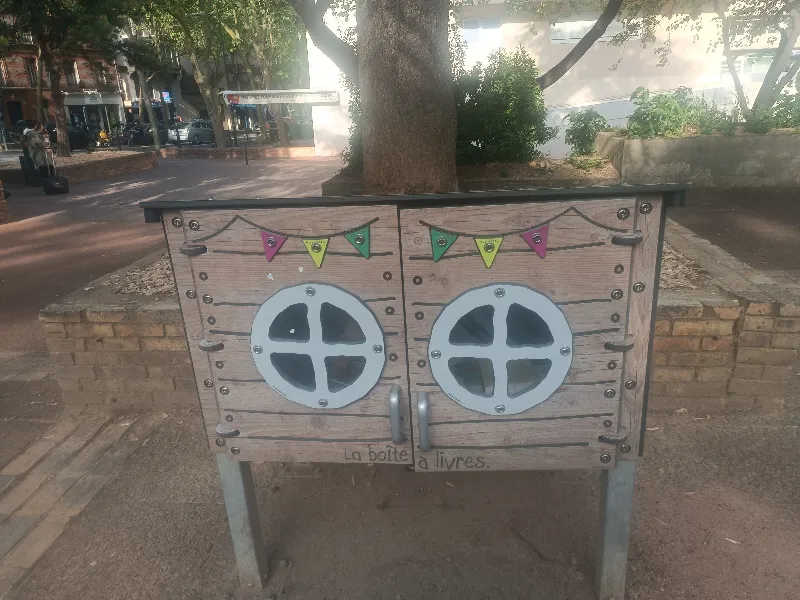 Delivrez - Free Library (Colombes, France)