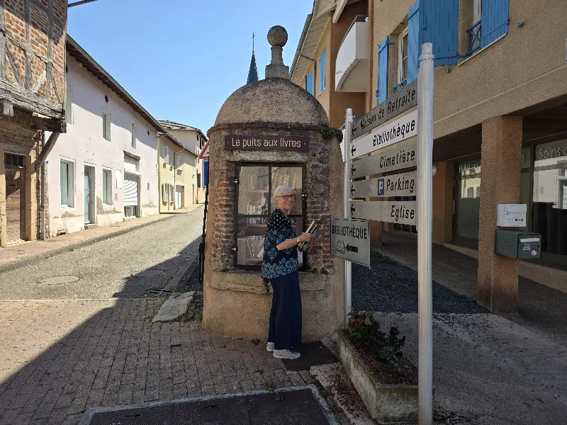 Delivrez - Free Library (Saint-Trivier-sur-Moignans, France)