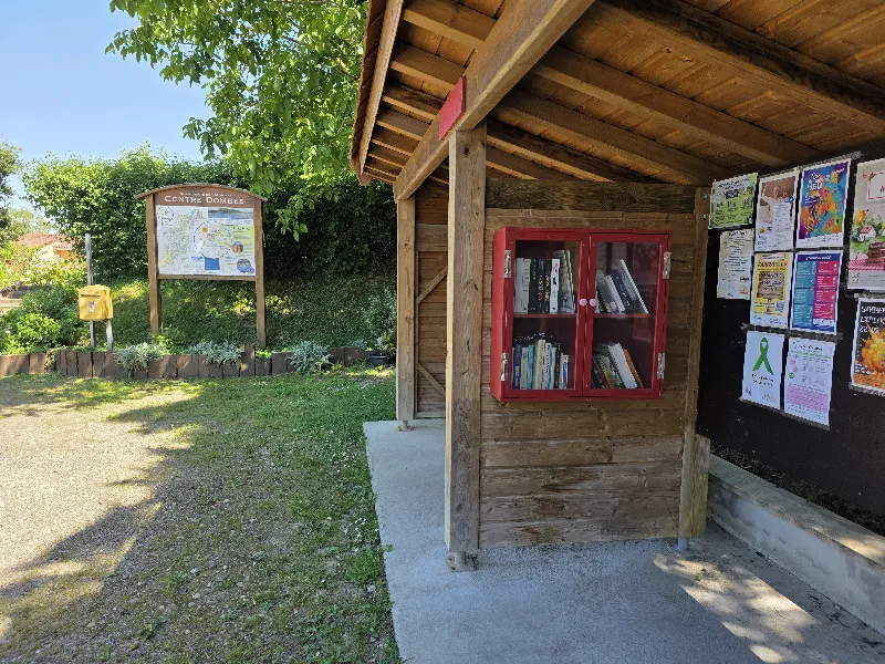 Delivrez - Free Library (Sainte-Olive, France)