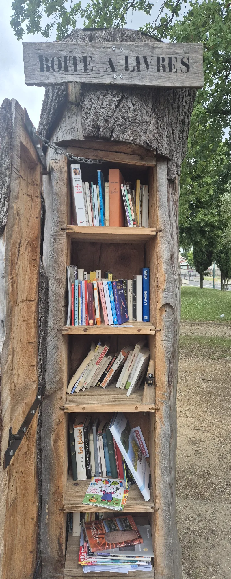 Délivrez - Boite à livres (Aucamville, France)