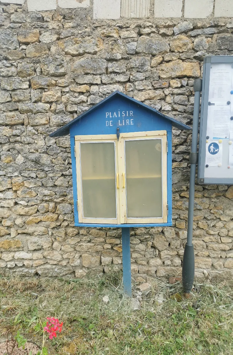 Délivrez - Boite à livres (Pas-de-Jeu, France)