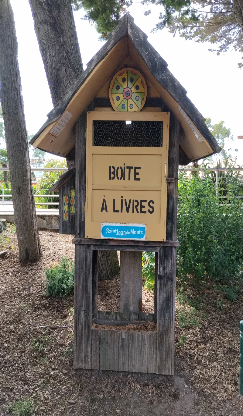 Délivrez - Boite à livres (Saint-Jean-de-Monts, France)