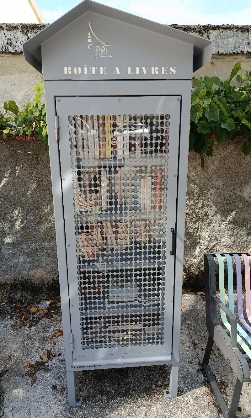 Délivrez - Boite à livres (Port, France)