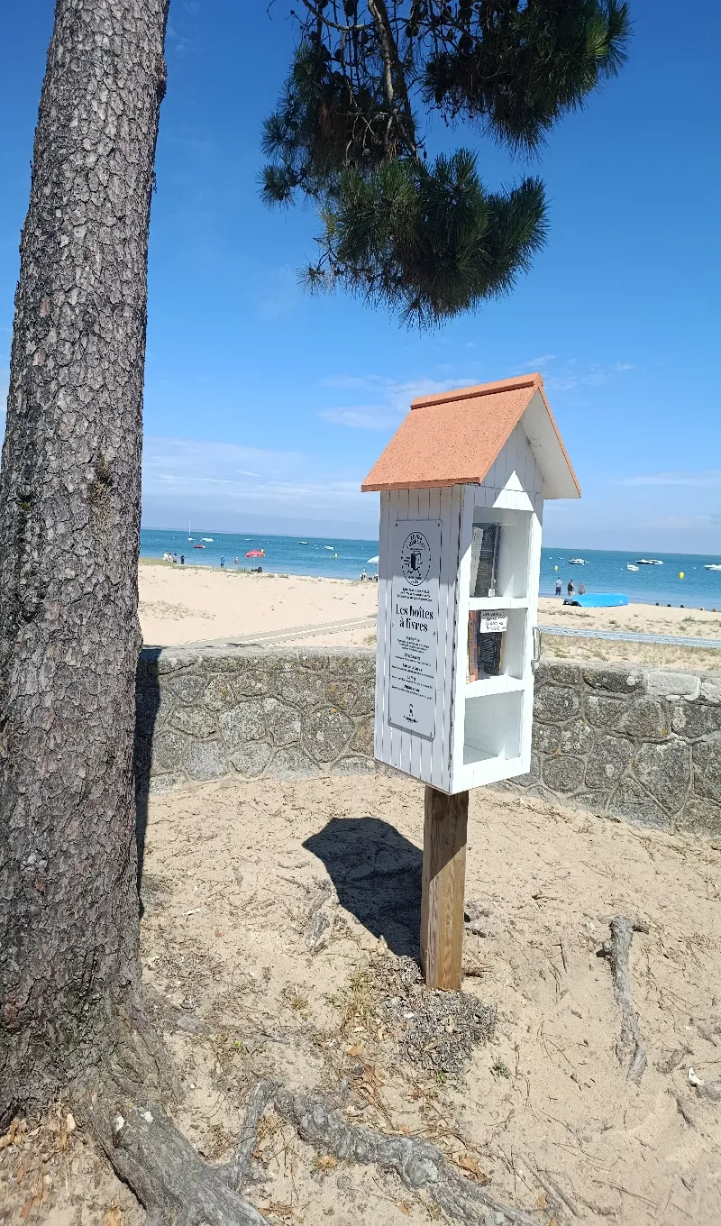 Délivrez - Boite à livres (Noirmoutier-en-l'Île, France)