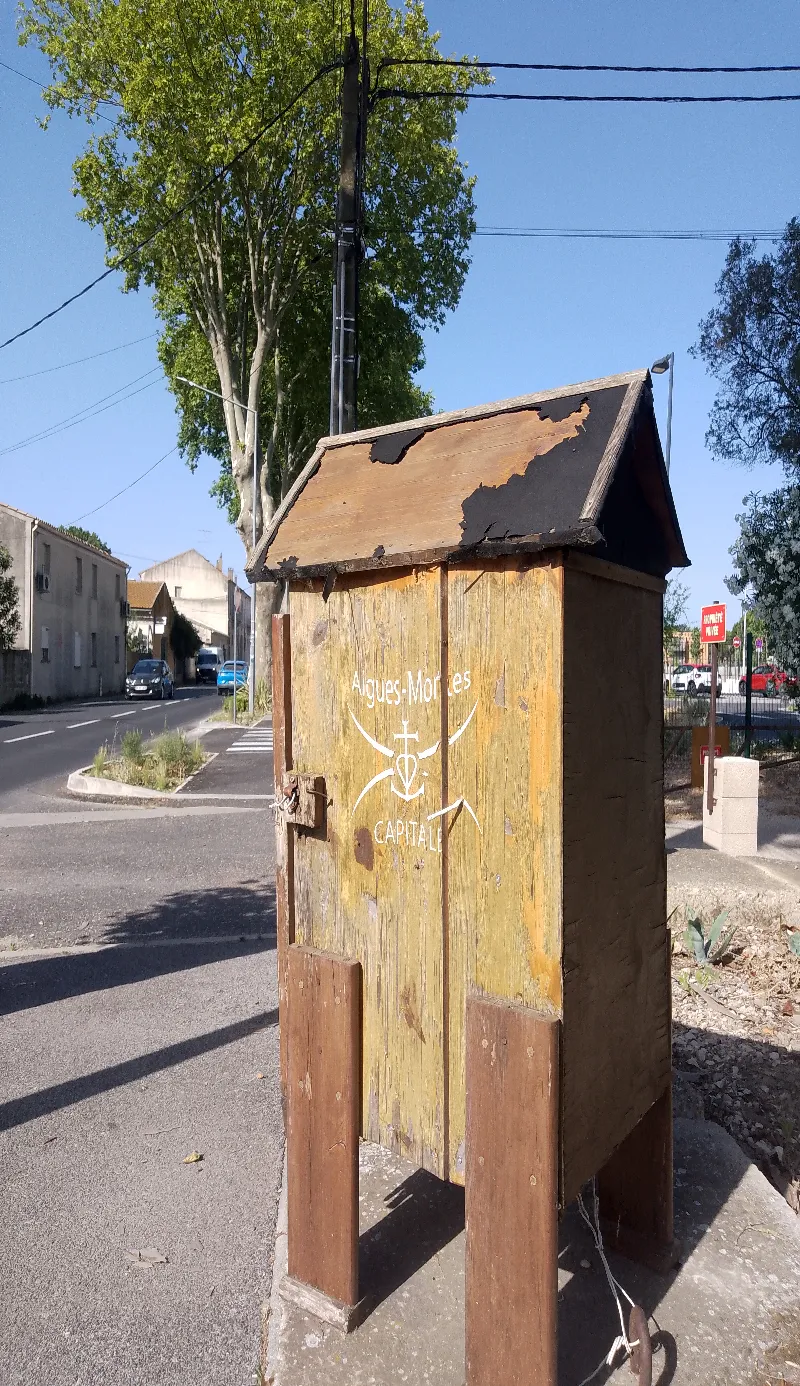 Délivrez - Boite à livres (Aigues-Mortes, France)