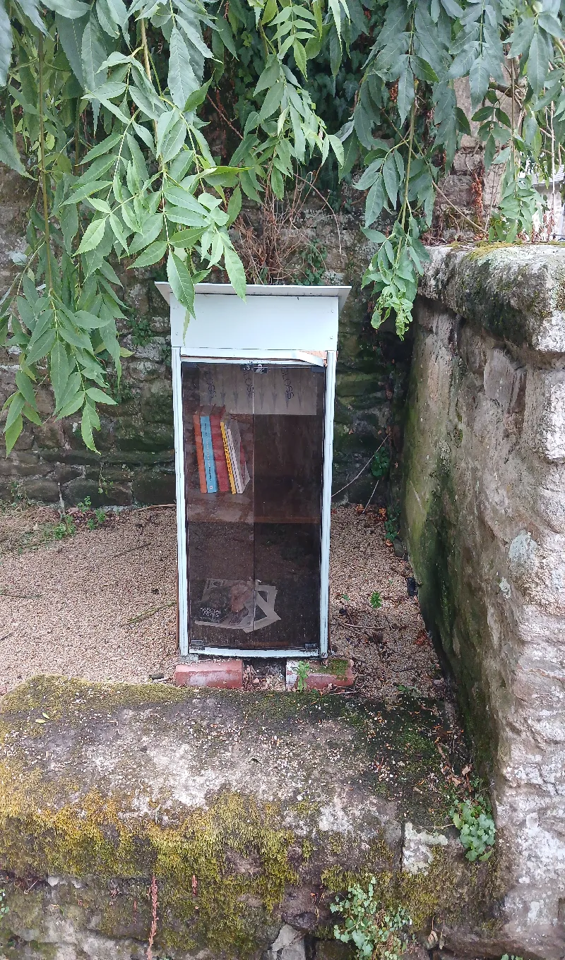 Délivrez - Boite à livres (Dinan, France)
