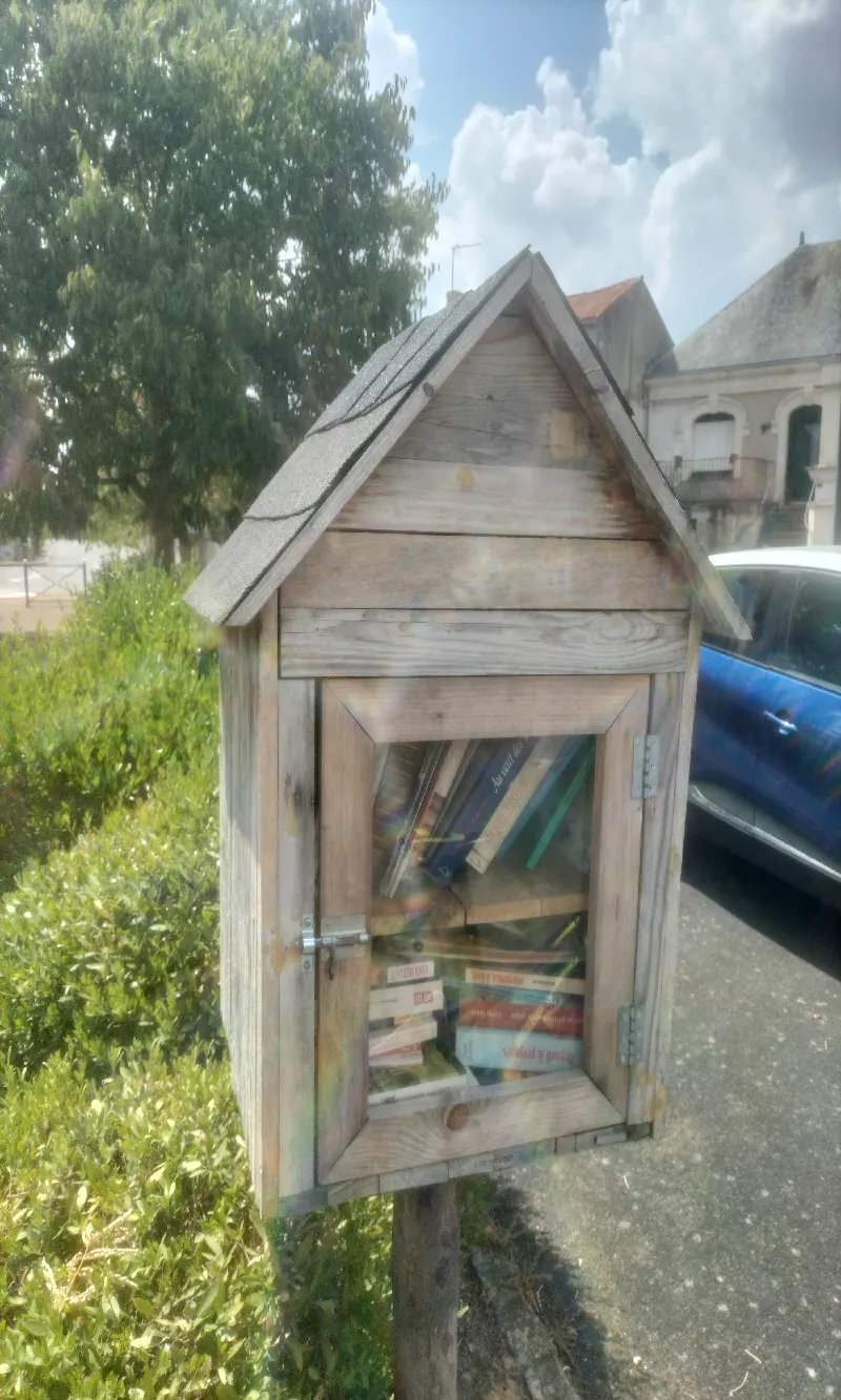 Délivrez - Boite à livres (La Peyratte, France)