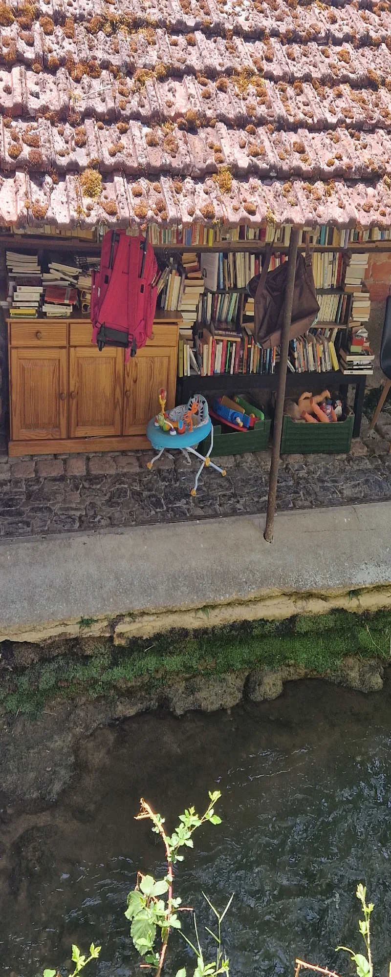 Délivrez - Boite à livres (Châtel-Censoir, France)