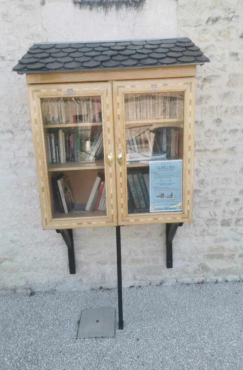 Délivrez - Boite à livres (Sainte-Gemme-la-Plaine, France)