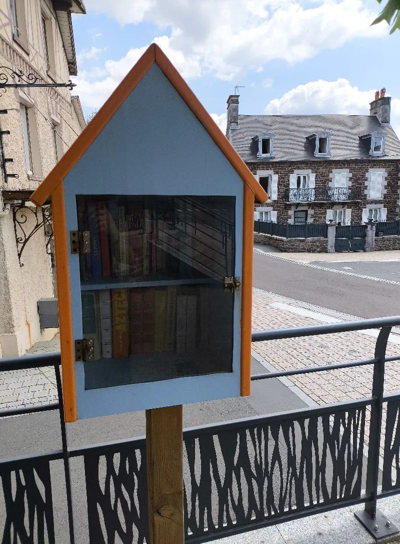 Délivrez - Boite à livres (Bréhal, France)