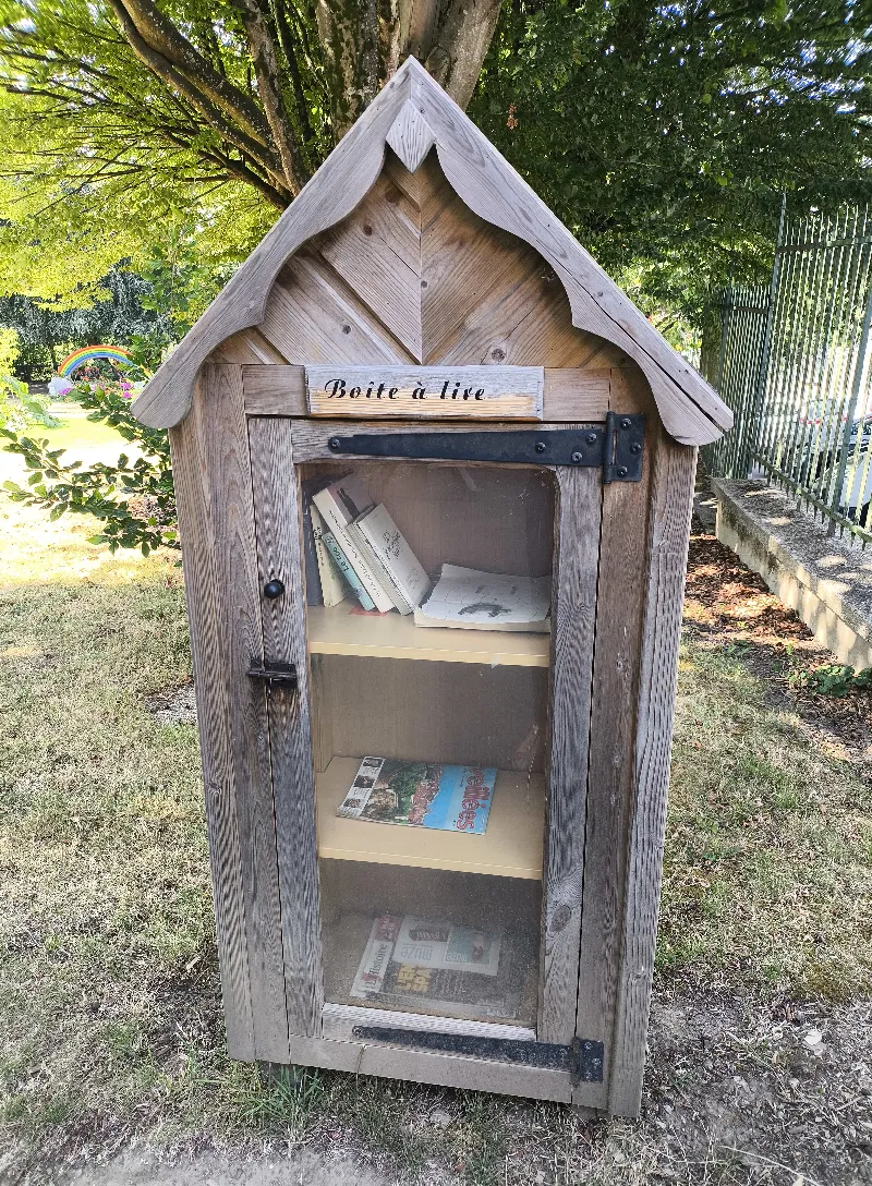 Délivrez - Boite à livres (Coutances, France)
