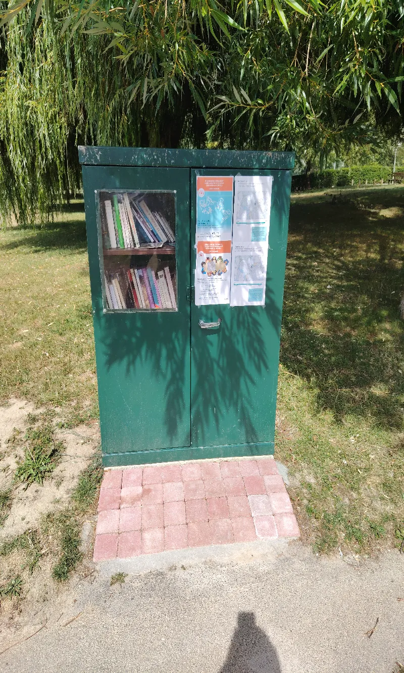 Délivrez - Boite à livres (Saint-Onen-la-Chapelle, France)