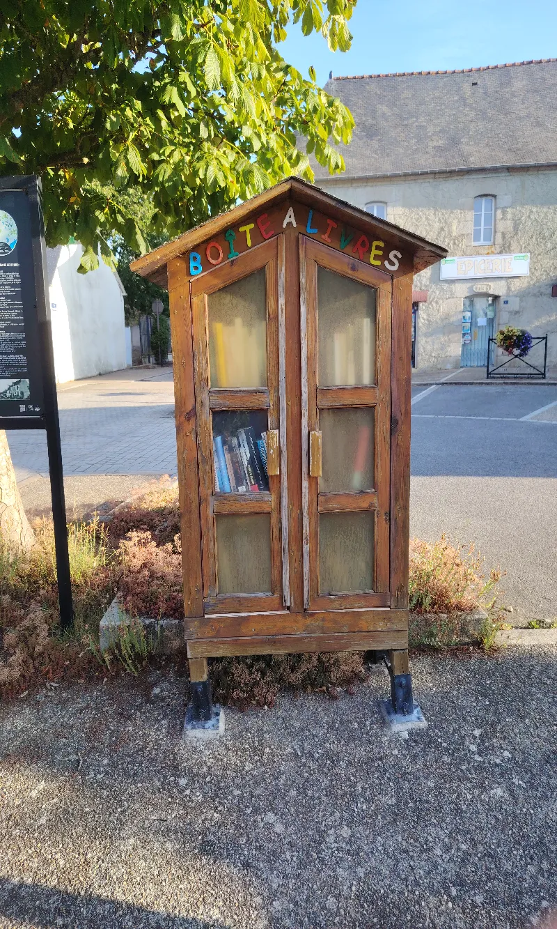 Délivrez - Boite à livres (Saint-Caradec, France)