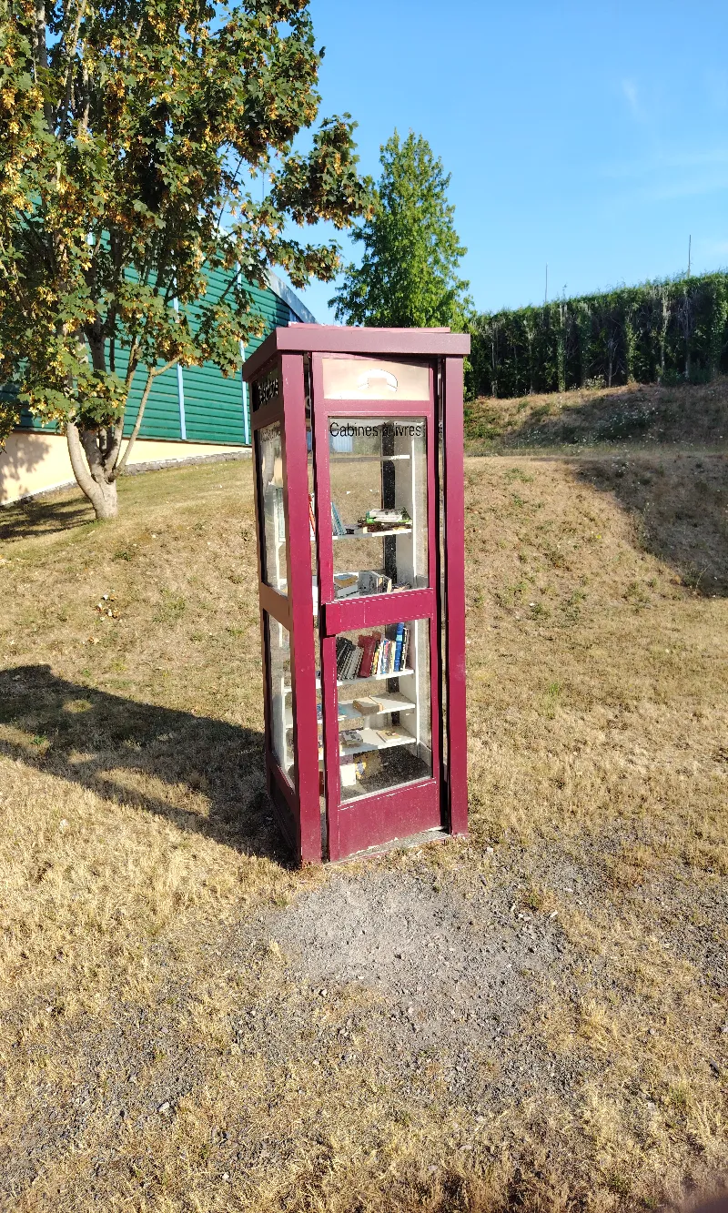 Délivrez - Boite à livres (Saint-Perreux, France)