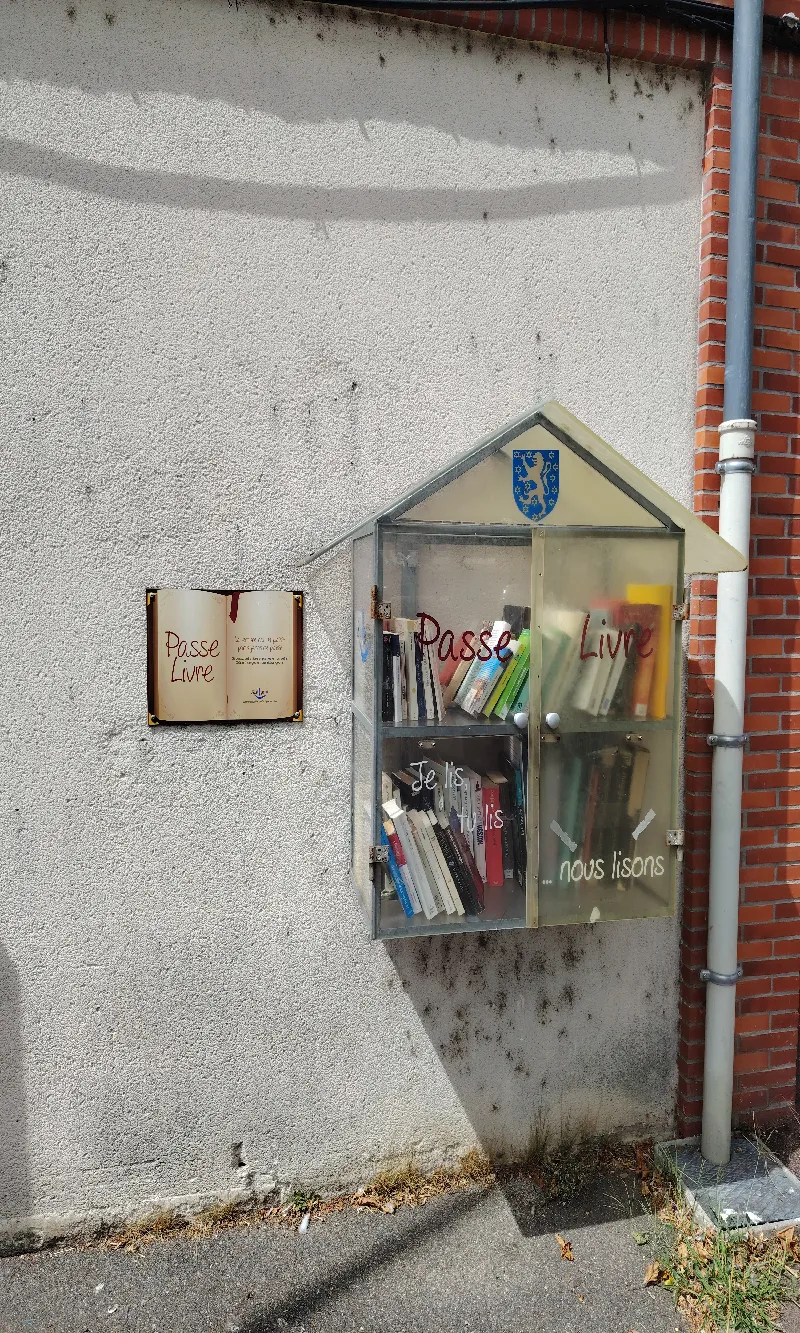 Délivrez - Boite à livres (Sully-sur-Loire, France)