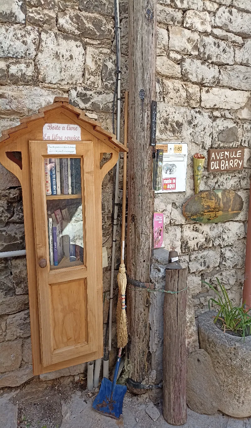 Délivrez - Boite à livres (La Malène, France)