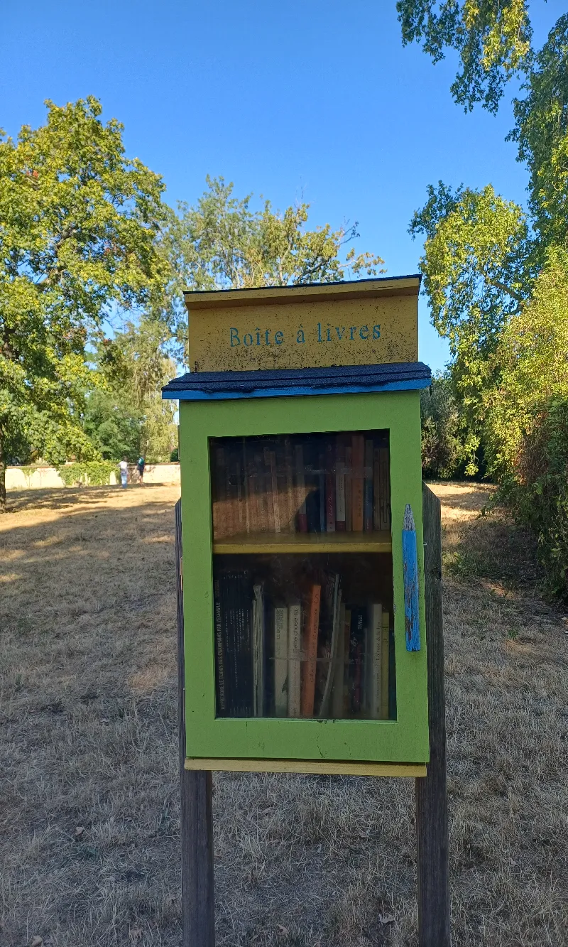 Délivrez - Boite à livres (Le Mée-sur-Seine, France)