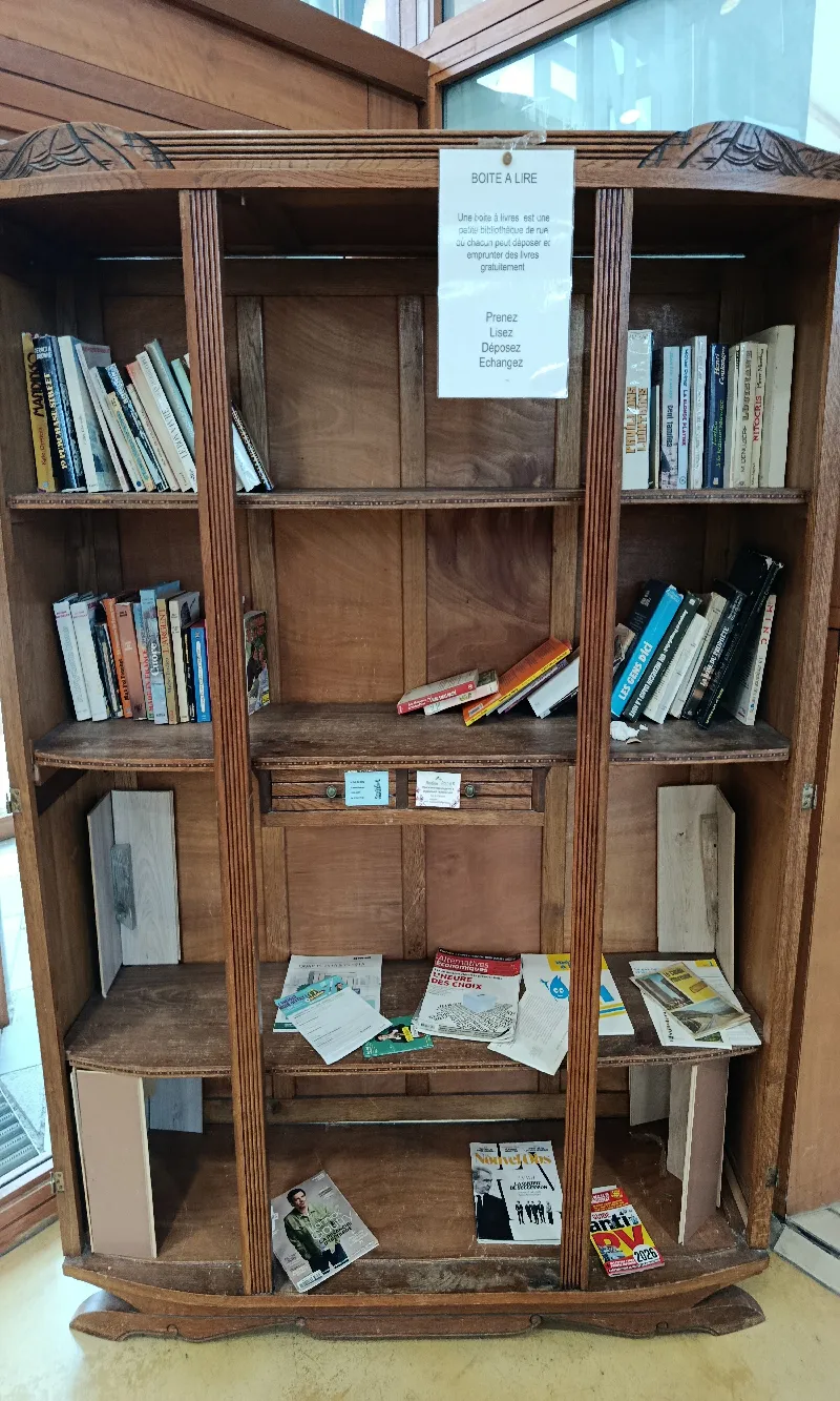 Délivrez - Boite à livres (Saint-Sulpice-le-Guérétois, France)