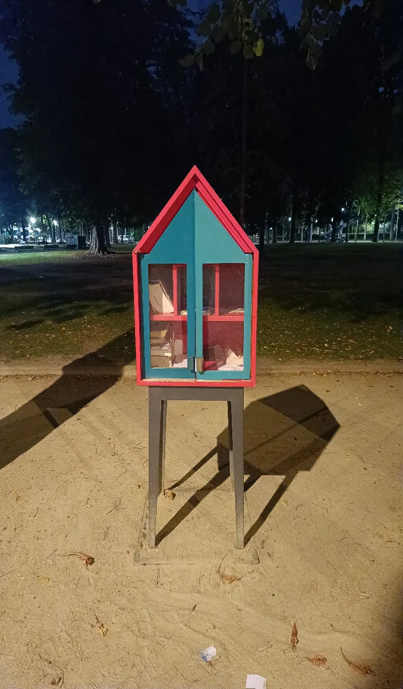Délivrez - Boite à livres (Paris, France)