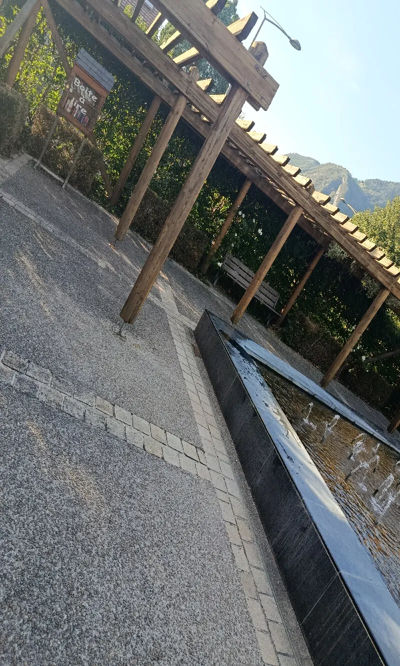 Délivrez - Boite à livres (Faverges-Seythenex, France)