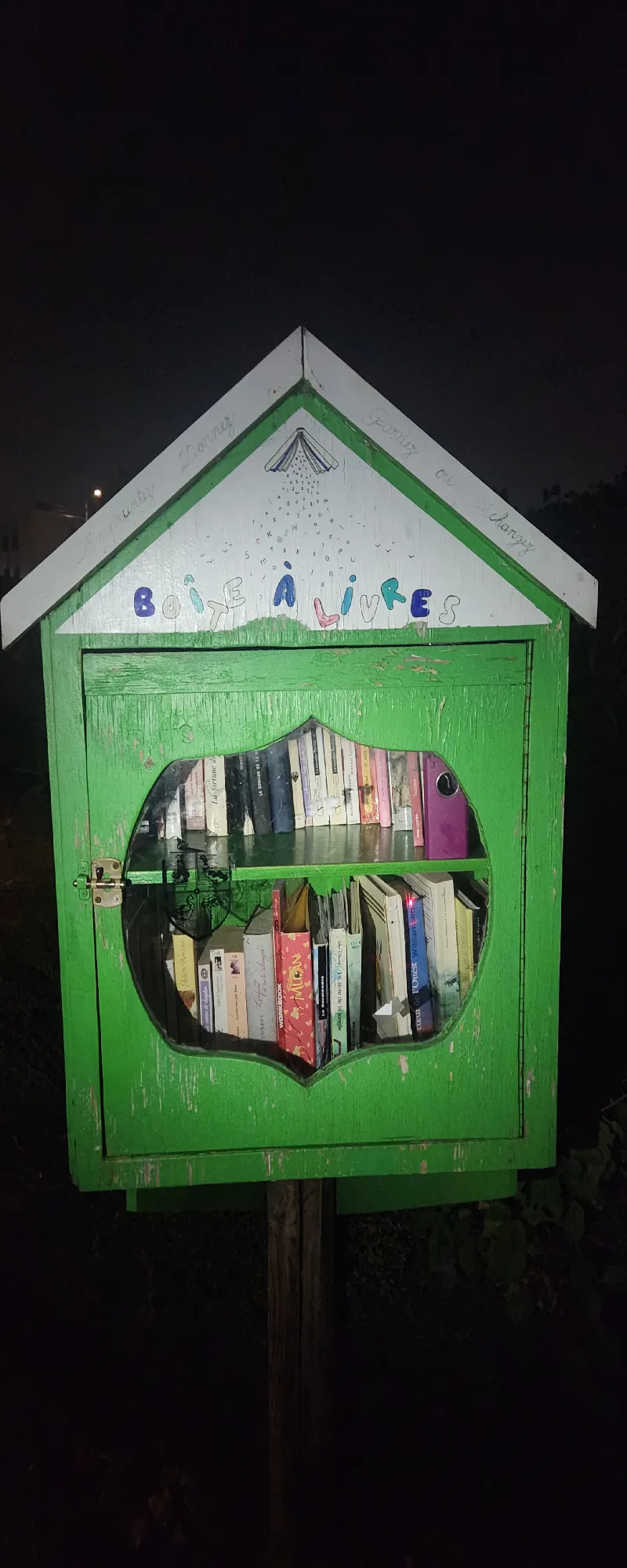 Délivrez - Boite à livres (Crosne, France)