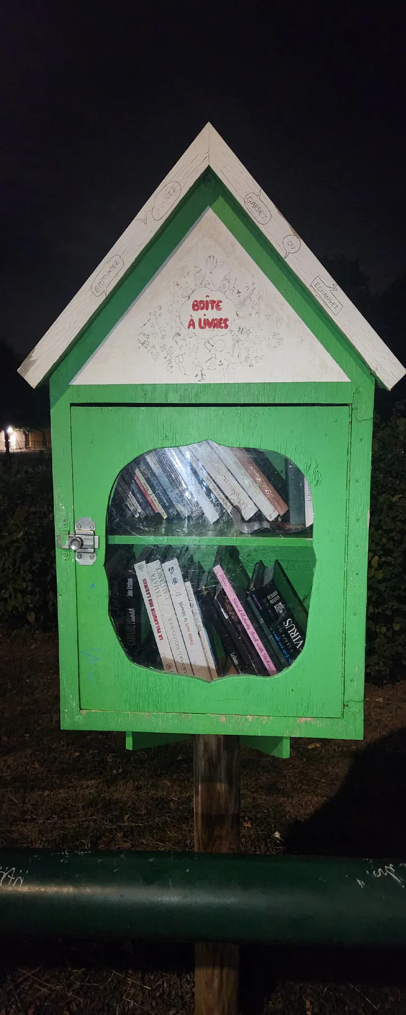 Délivrez - Boite à livres (Crosne, France)