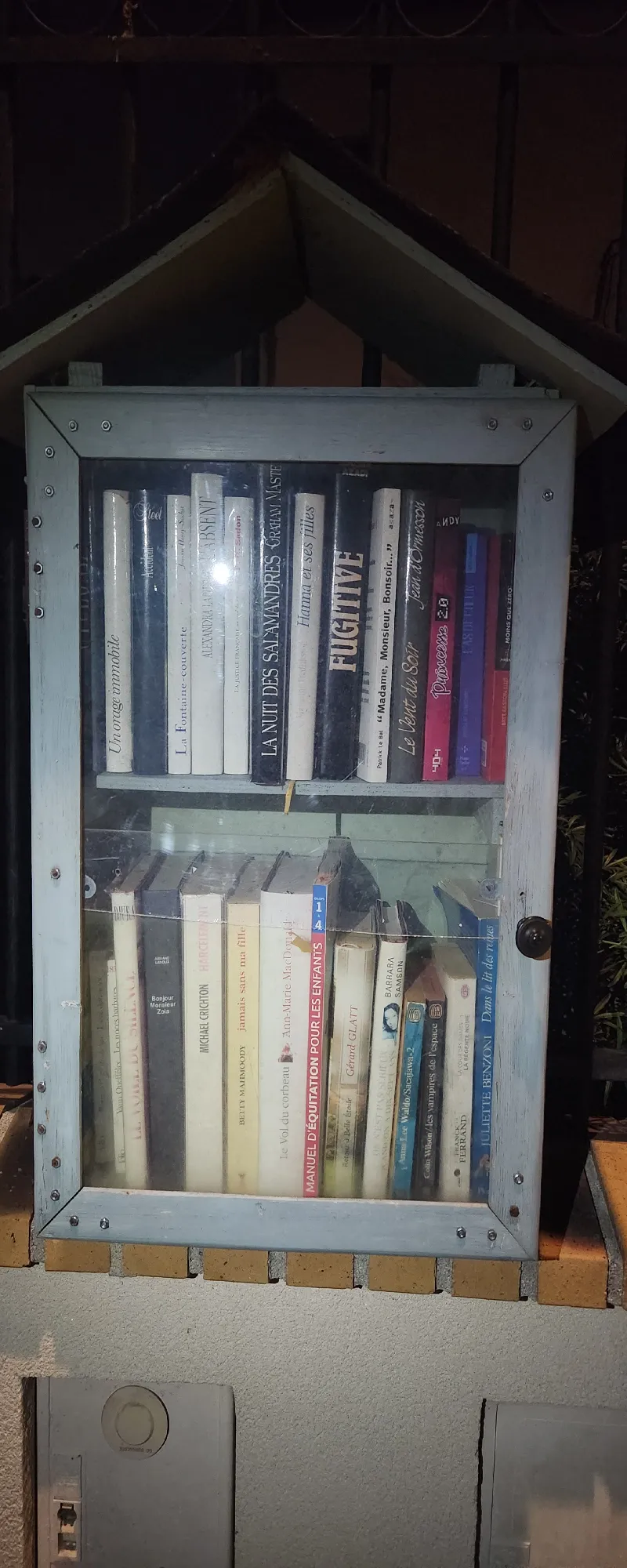 Délivrez - Boite à livres (Crosne, France)