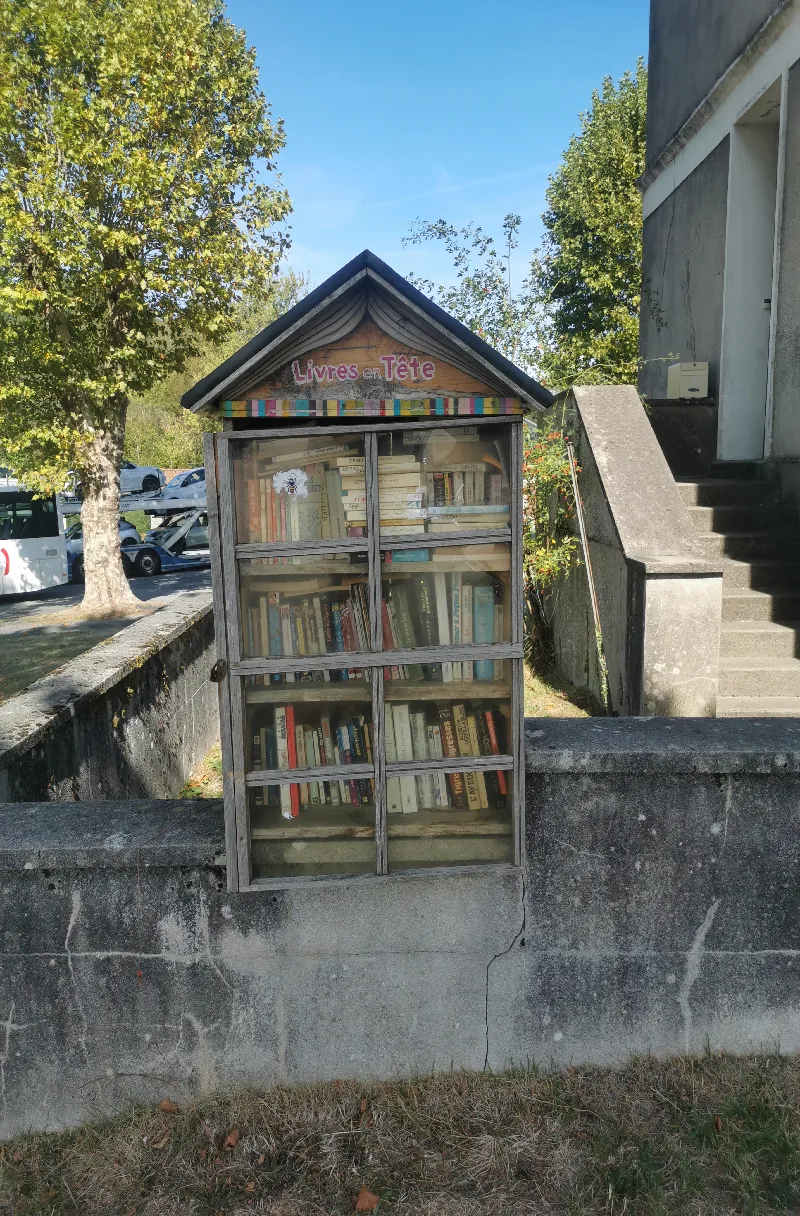 Delivrez - Free Library (Saint-Mathieu, France)