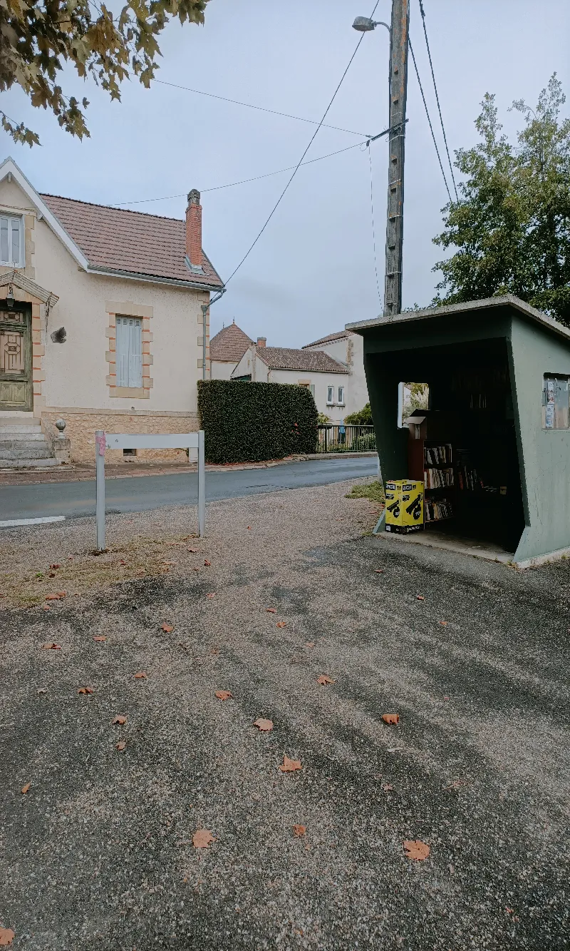 Délivrez - Boite à livres (Couze-et-Saint-Front, France)